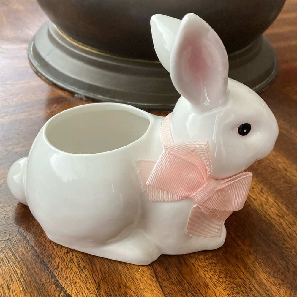 Russ Bunny planter with pink bow